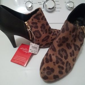 Dexflex Comfort leopard print bootie with heel 8.5